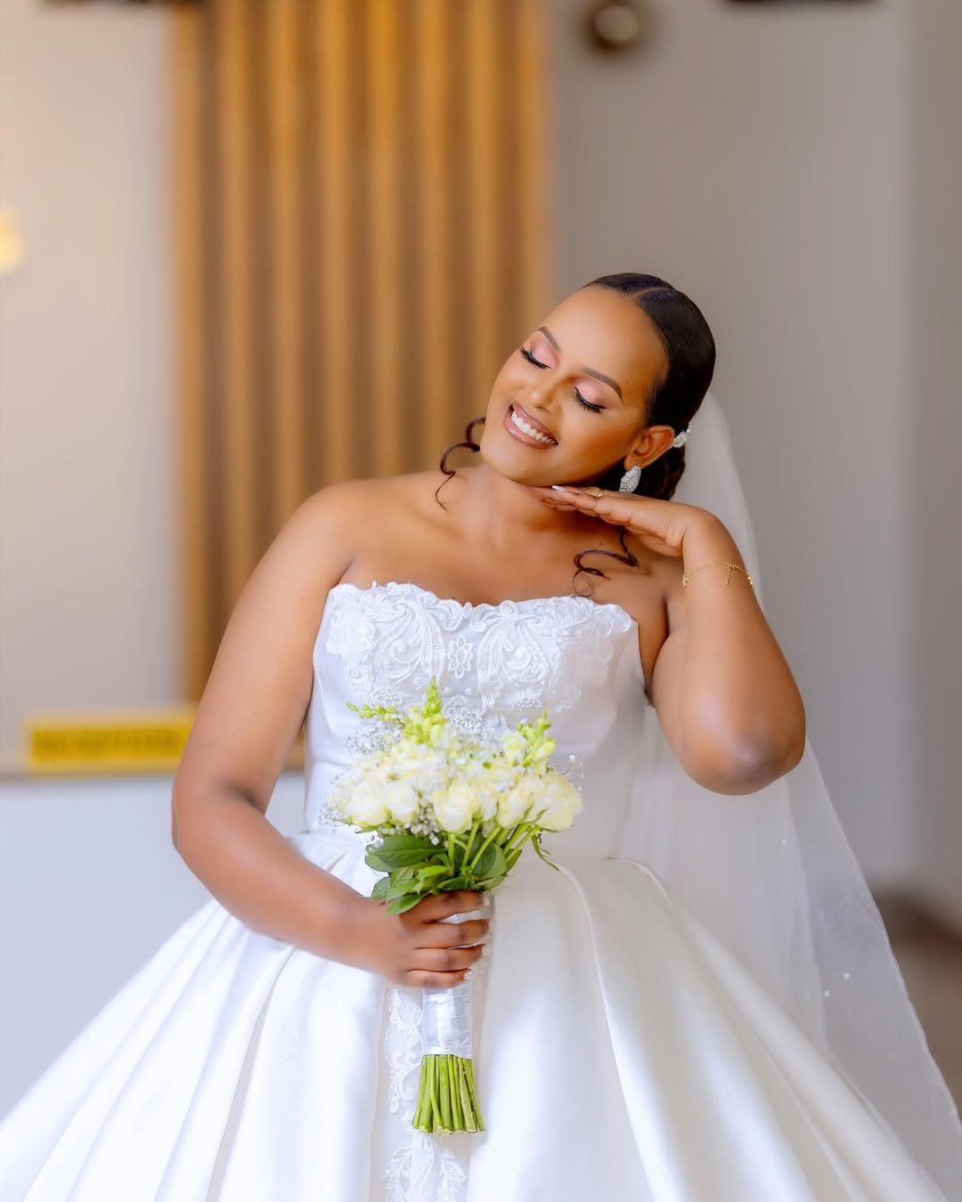 WHITE_MOMENT STUDIO10